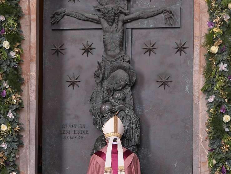 Papa Francesco apre Porta Santa