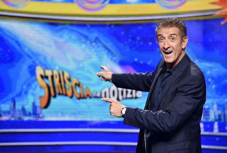 Ezio Greggio presenta Striscia la Notizia